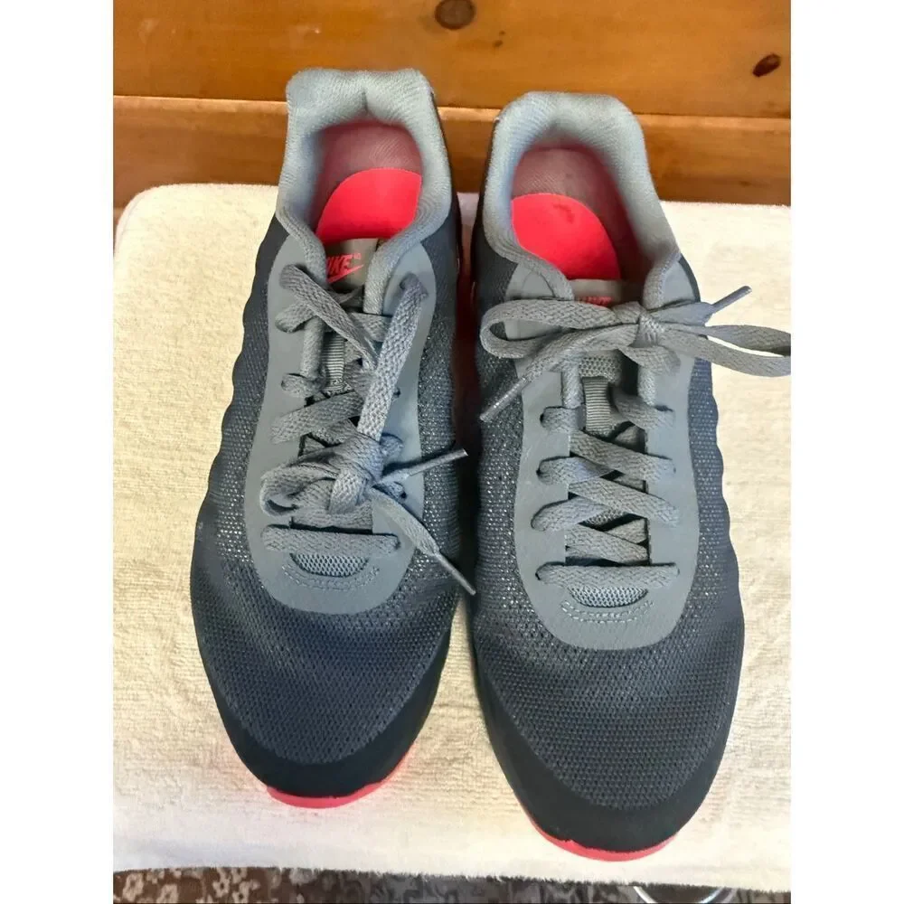 Nike Sz 6.5 Youth Air Max Invigor running sneakers black, cool grey, racer pink